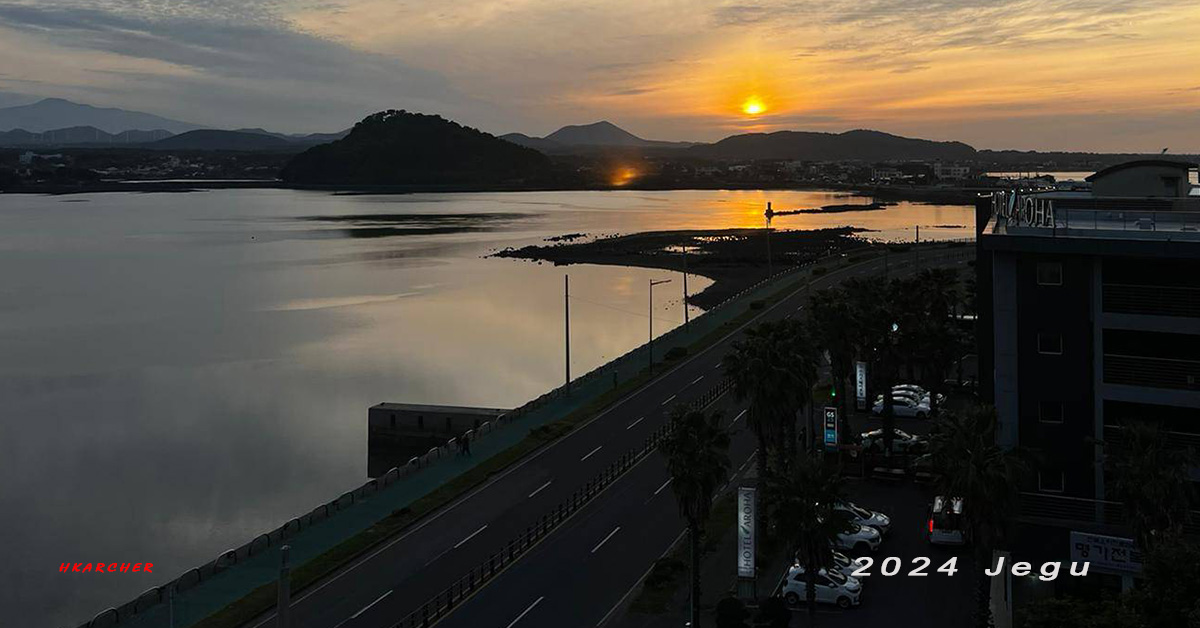 Seongsan Hotel faces the sea for sunset views.