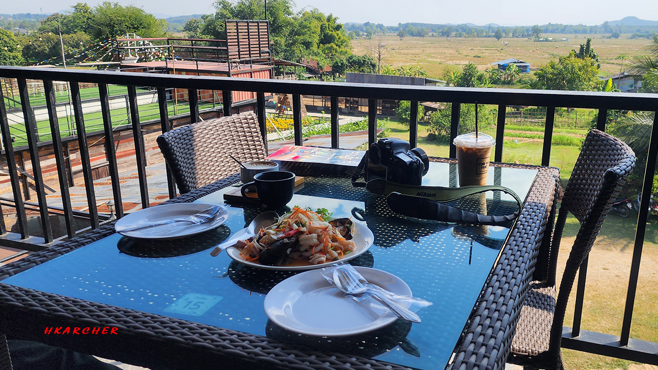 ร้านควายชมพู」（Pink Buffalo Restaurant